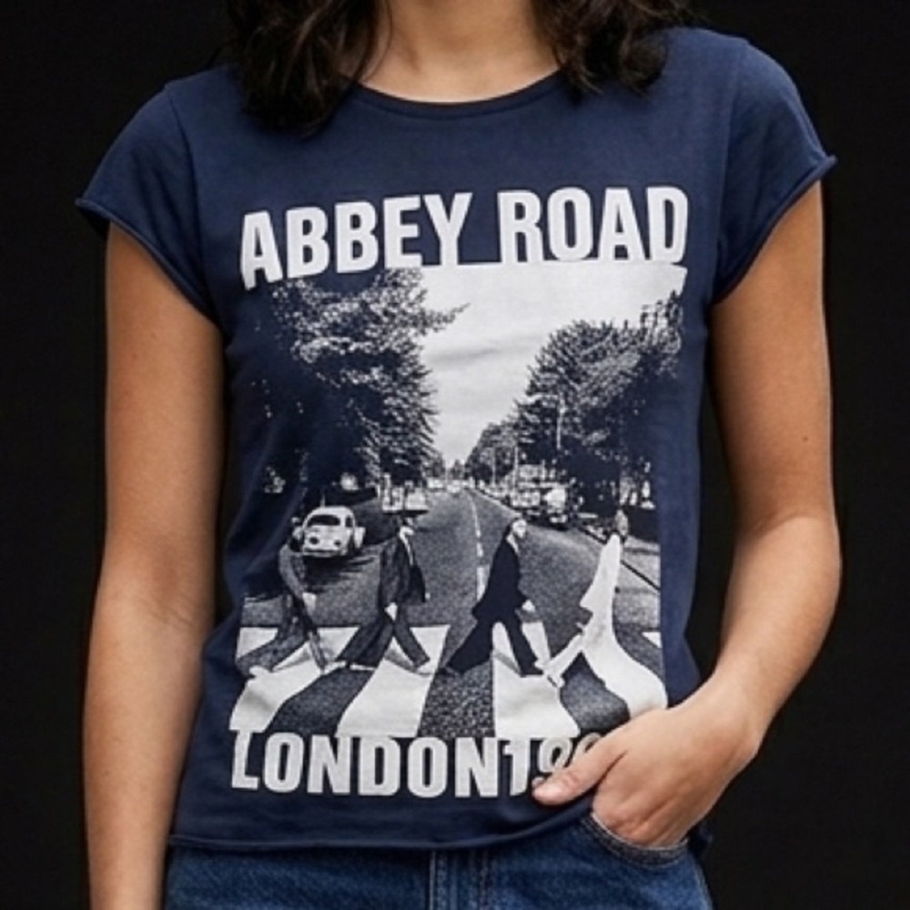 🐚🪼 2/15$ TOPS 🪼🐚  Navy Beatles Abbey Road Top